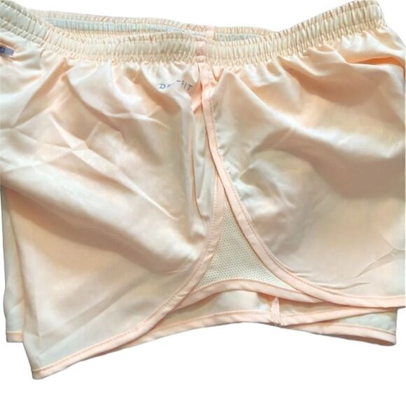 Nike NWT Tempo Modern Embossed 3.5" Running Shorts in apricot Size Small - Picture 5 of 6